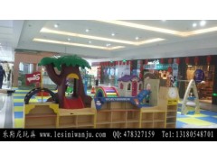 幼兒園實木桌柜。大樹滑梯