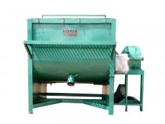 供應通華立式攪拌機，臥式攪拌機，塑料輔機，混色機