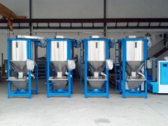 供應500公斤立式攪拌機，不銹鋼攪拌機,均化罐，均化桶