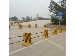 高速公路高度80cm隔離墩，交通隔離墩，種類(lèi)齊全，閃電發(fā)貨