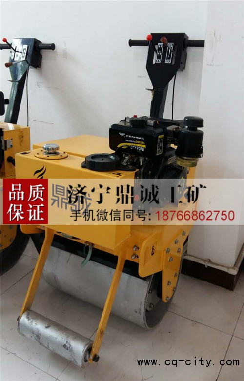 2 小單輪振動壓路機 (7)