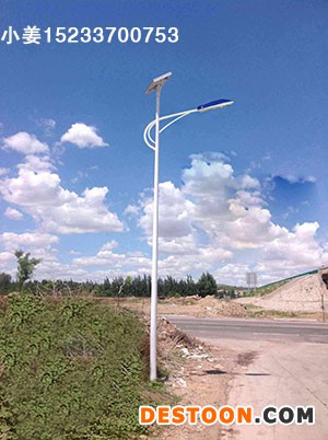赤峰新農村太陽能路燈5米30w燈頭價格配置