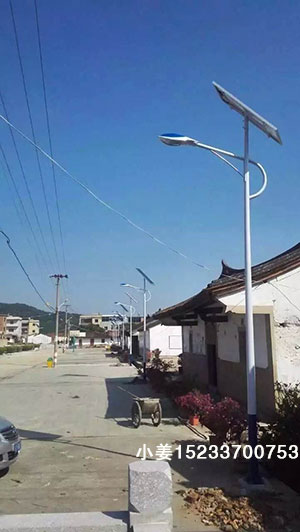 巴彥淖爾路燈桿價格,農村鋰電池太陽能路燈價格