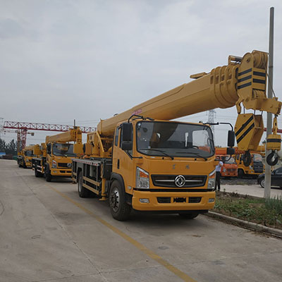 工程建筑農用12噸小型四驅汽車起重機 12噸車載汽車吊車價格