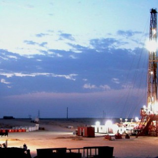 現(xiàn)在打溫泉地?zé)峋锥嗌馘X