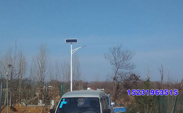 太原太陽能路燈裝什么樣的好,5米6米小區農村路燈桿廠家